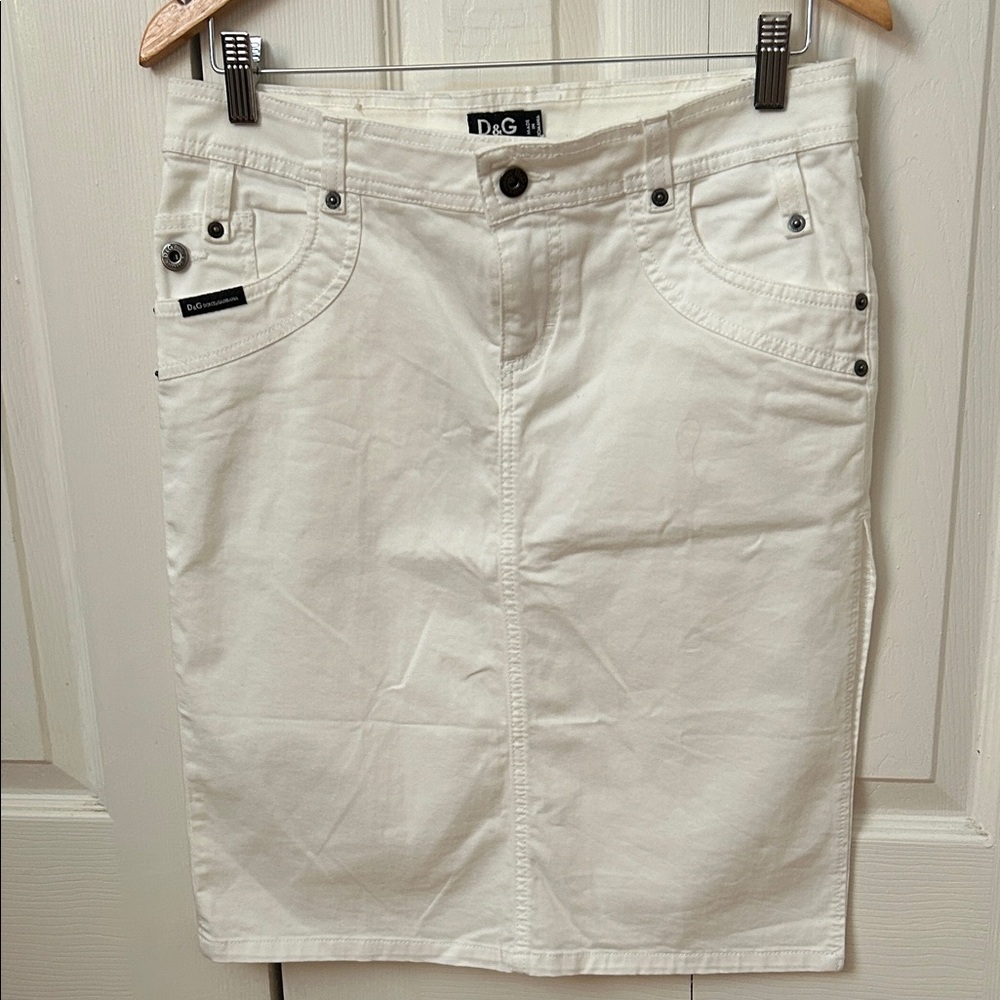 D&G Dolce & Gabbana Women's White Pencil Skirt with side slit Size 26 waist